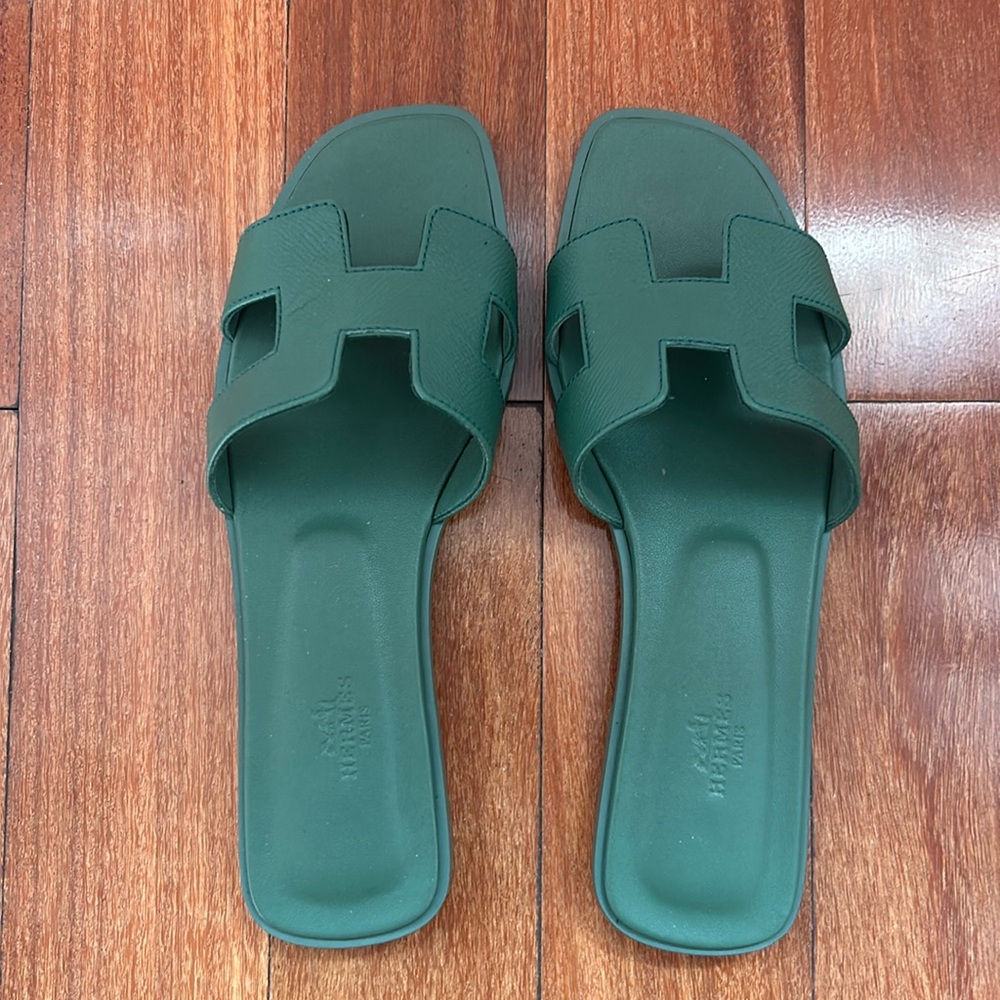 Hermes Oran green sandals, great condition!!!